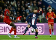 雷火电竞-包含梅西回归赛场，连败首场状态亮眼，巴黎圣日耳曼观众沸腾！的词条